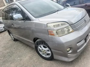 Toyota Voxy 2005 Pearl
