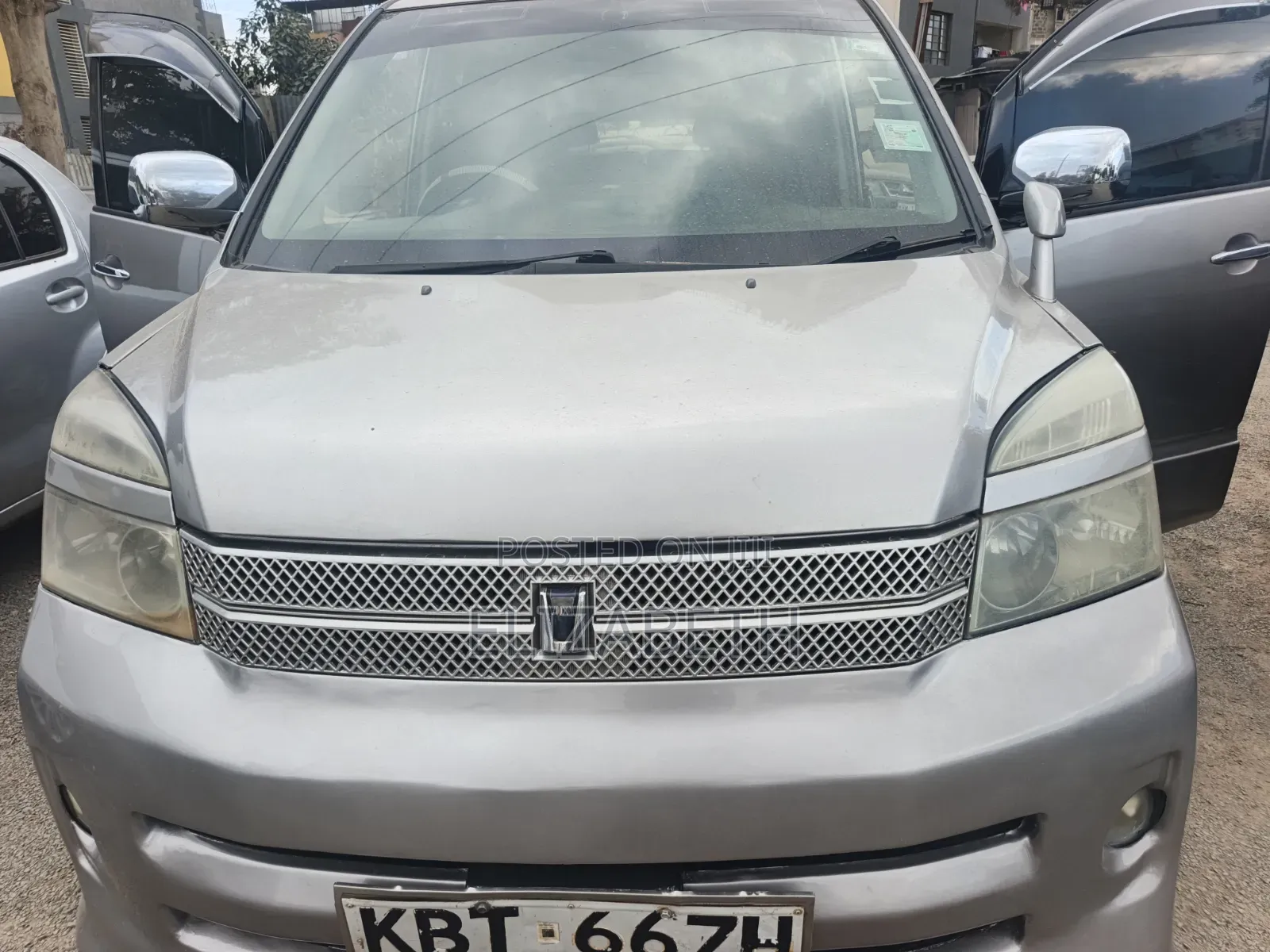 Toyota Voxy 2005 Pearl