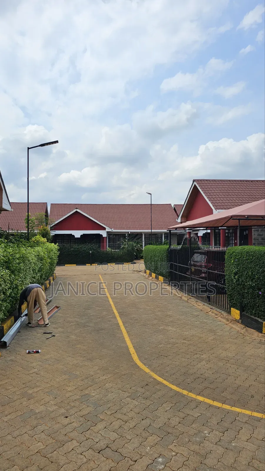 3bdrm Bungalow in Orchard Iii, Kenyatta Road / Theta  for rent