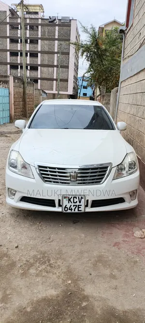 Toyota Crown 2012 White