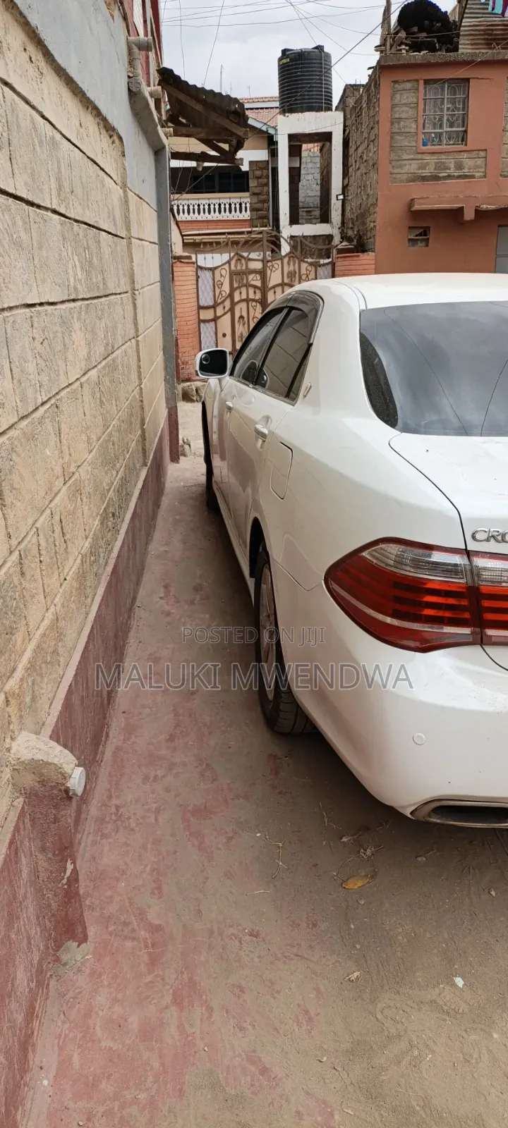 Toyota Crown 2012 White