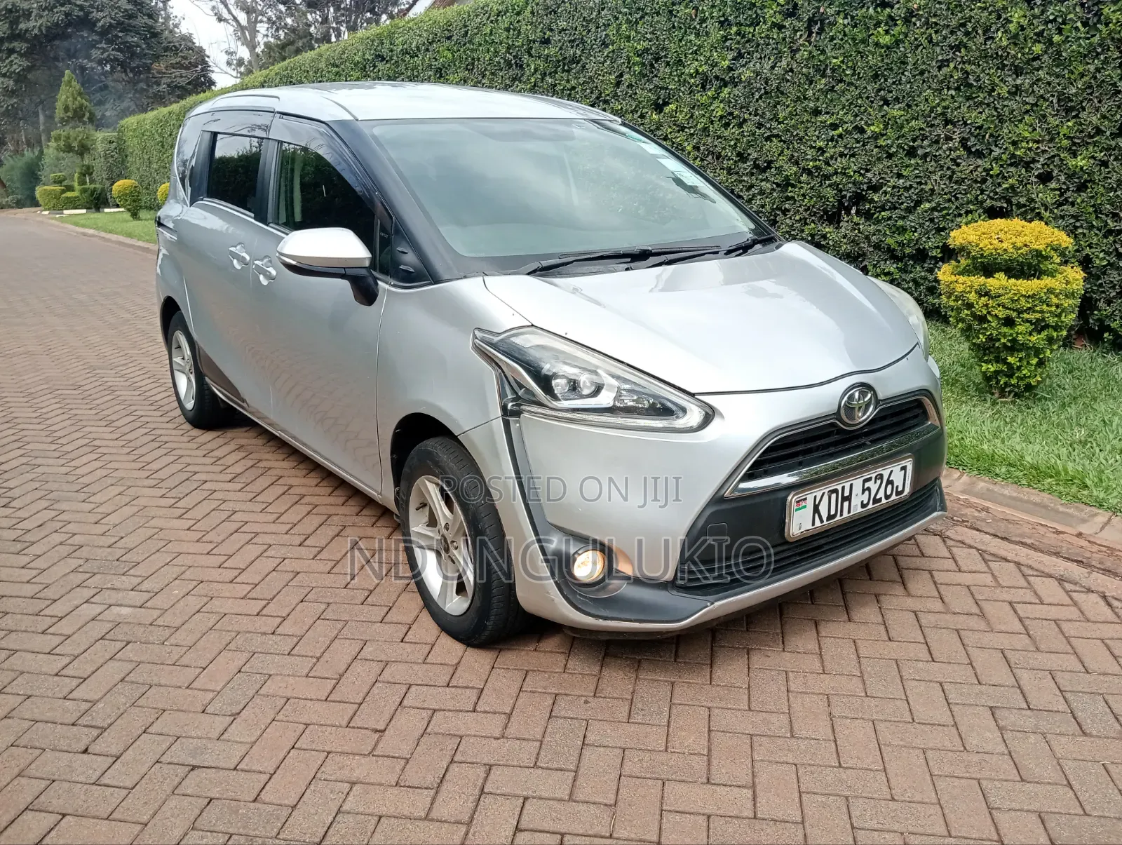 Toyota Sienta 2016 Silver