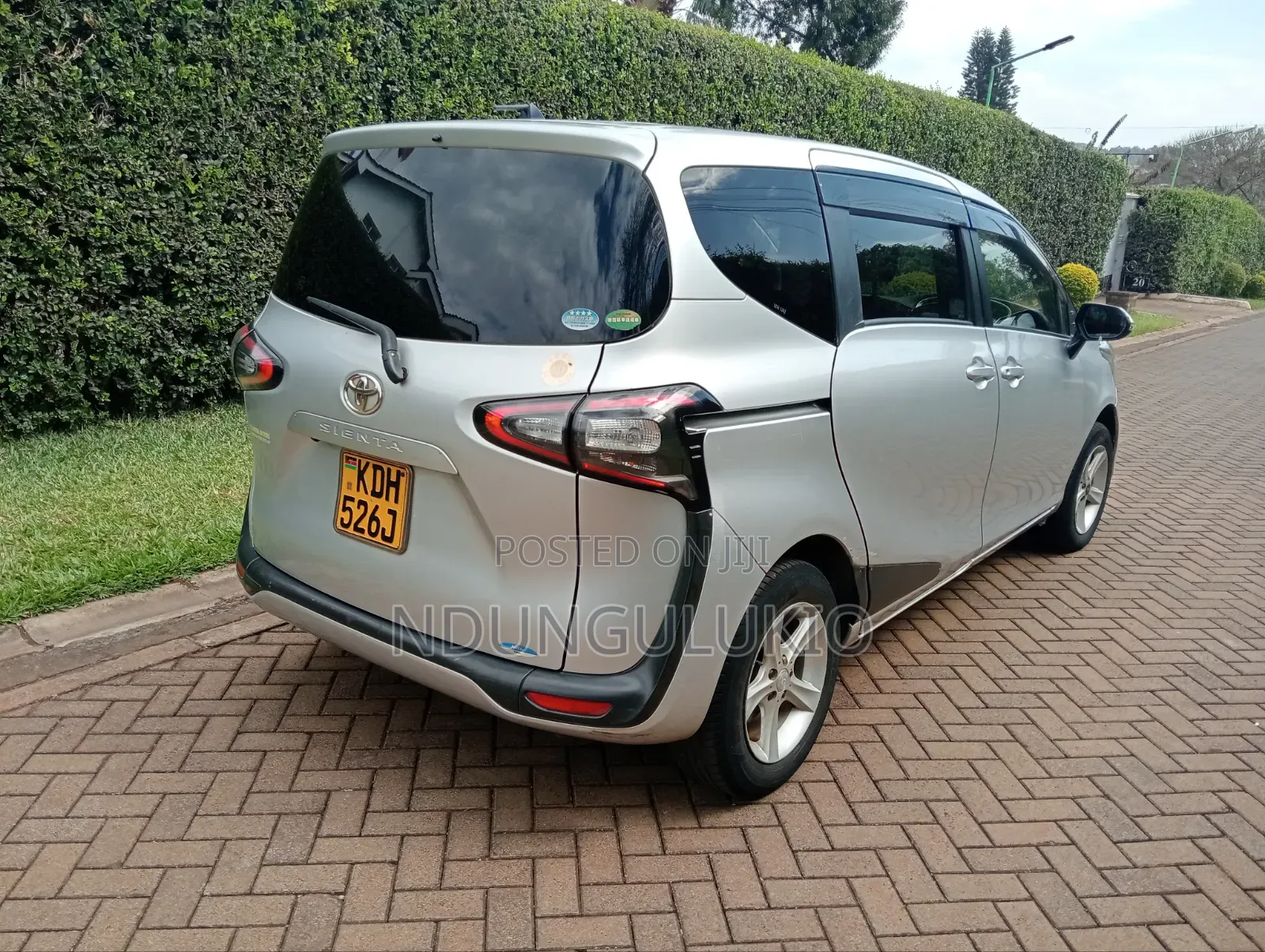 Toyota Sienta 2016 Silver