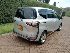 Toyota Sienta 2016 Silver