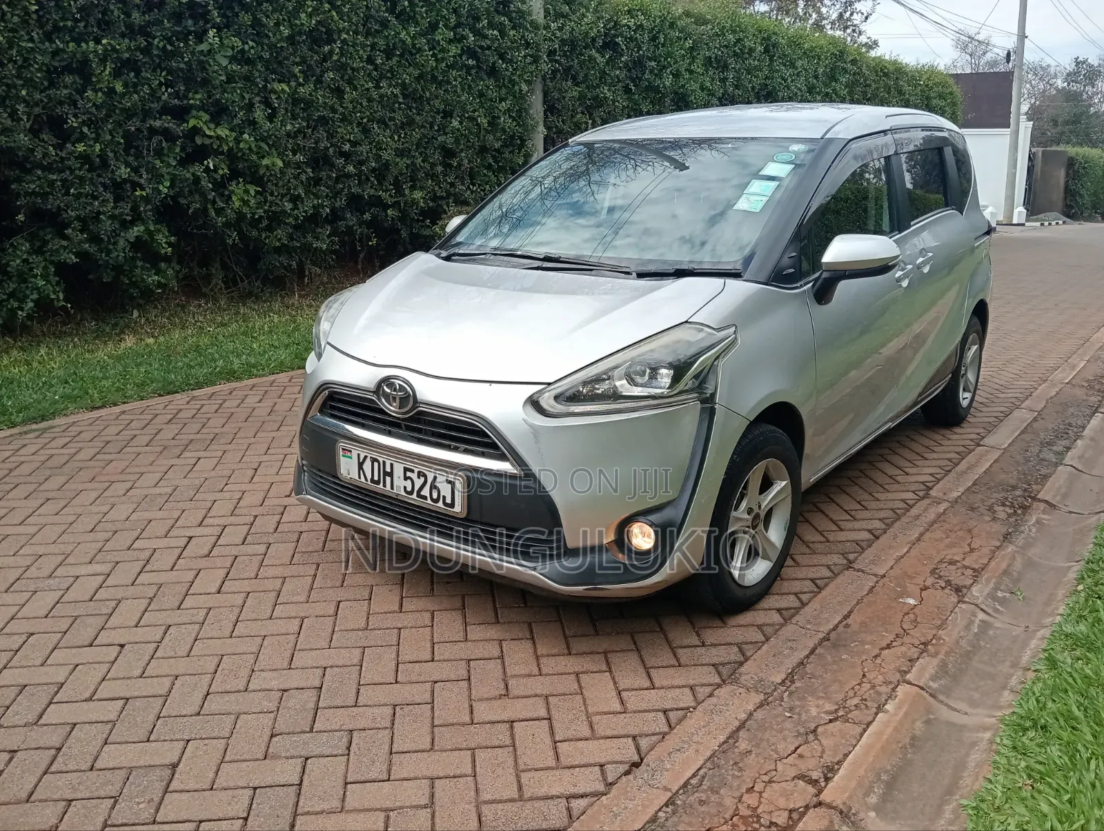 Toyota Sienta 2016 Silver