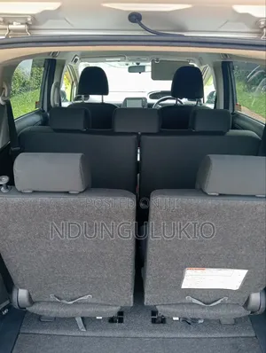 Toyota Sienta 2016 Silver