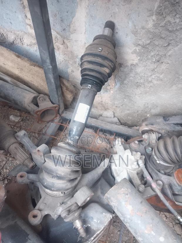 Range Rover Front Hub and Drive Shaft