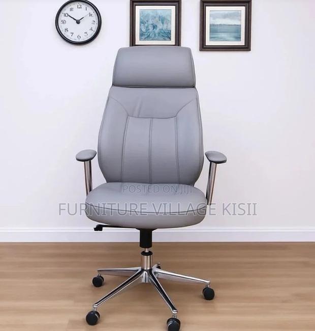 Office Chair; Gray Leather Executive Chair
