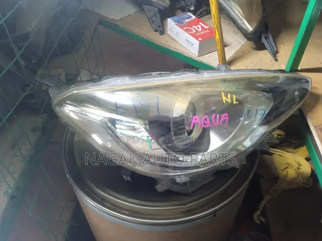 Toyota Aqua 2015 Headlight