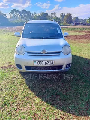 Toyota Sienta 2010 Silver
