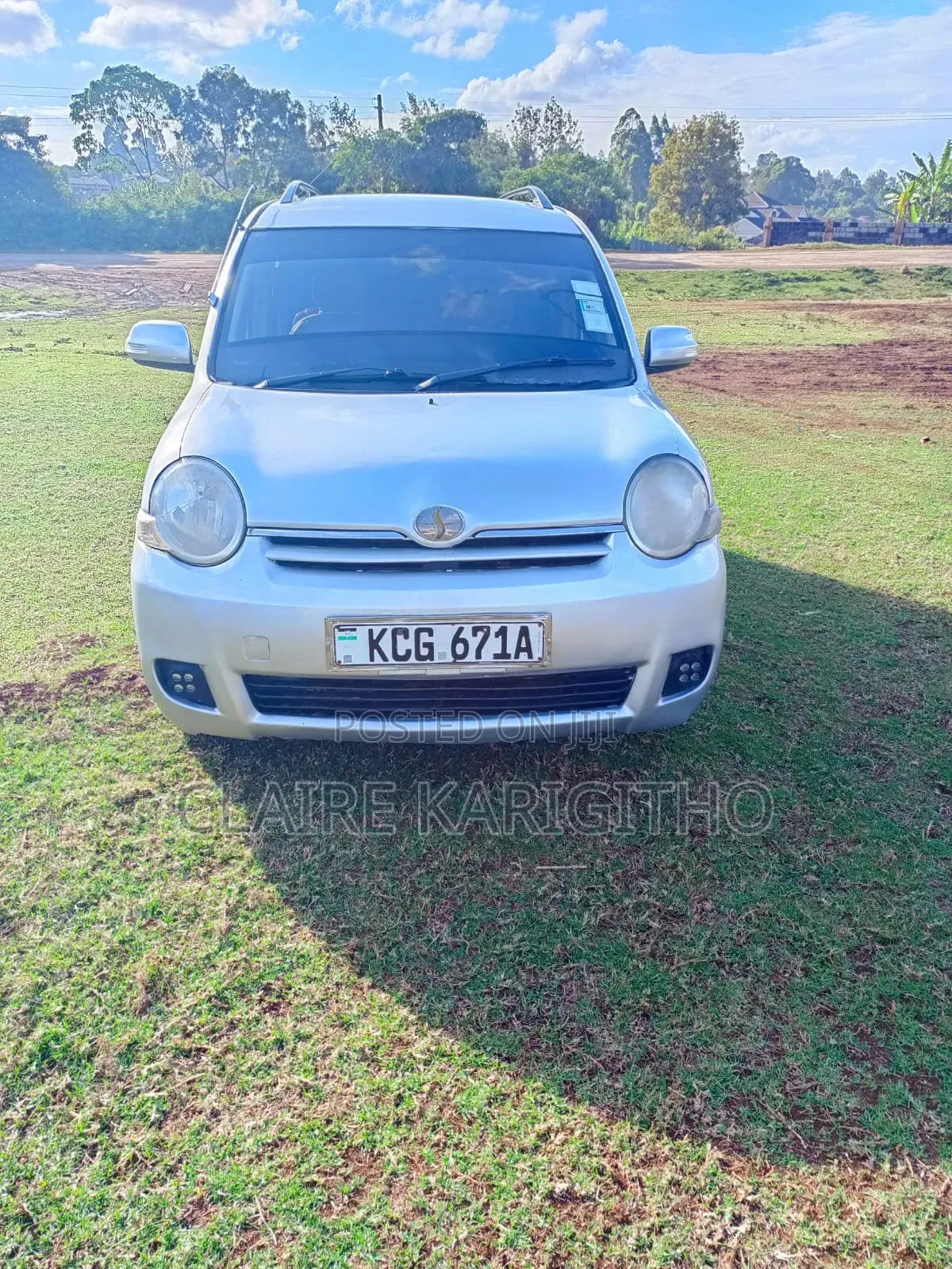 Toyota Sienta 2010 Silver