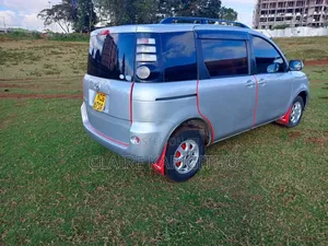 Toyota Sienta 2010 Silver
