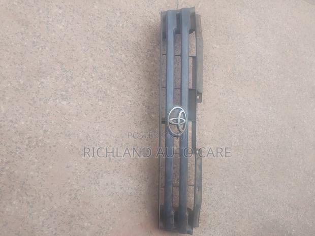 Front Grille Toyota Townace - thumbnail 2