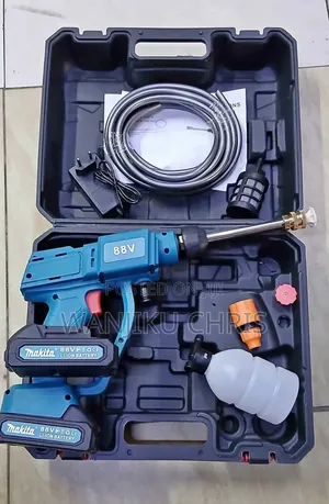 Makita Cordless Car Wash Machine 2 Batteries Pressure Washer