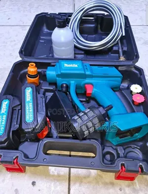 Makita Cordless Car Wash Machine 2 Batteries Pressure Washer