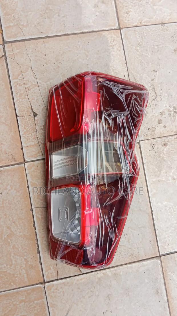 Taillight Isuzu DMAX 2023 - thumbnail 3