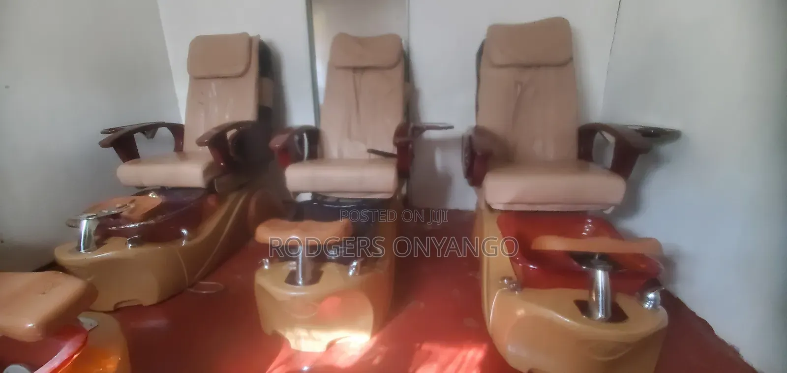 5 Spa Seats
