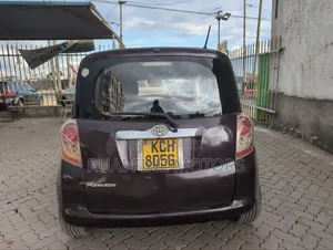Toyota Ractis 2009 Maroon