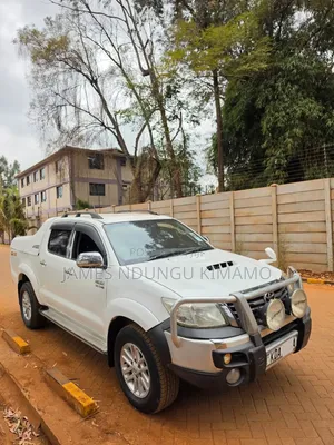 Toyota Hilux 2014 White