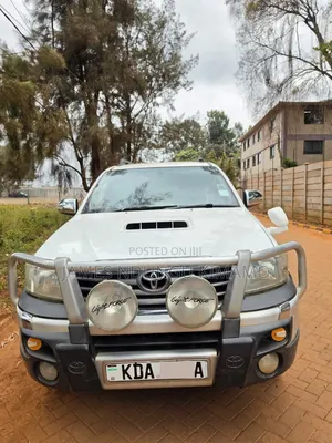 Toyota Hilux 2014 White