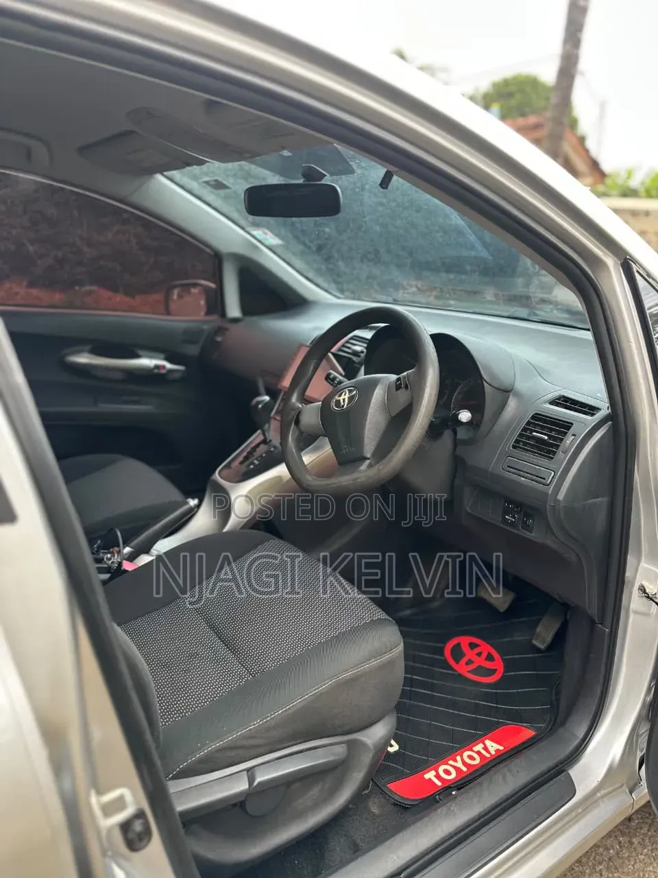 Toyota Auris 2010 Silver