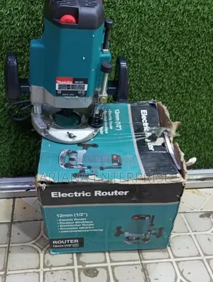 Versatile High-Powered Electric Wood Router - Makita