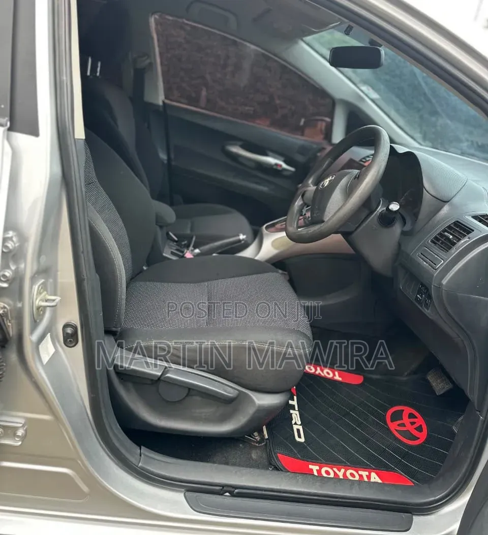 Toyota Auris 2010 Silver