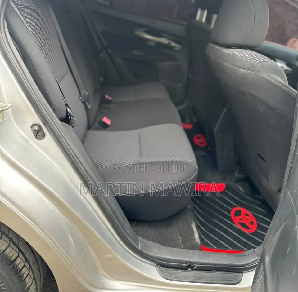 Toyota Auris 2010 Silver