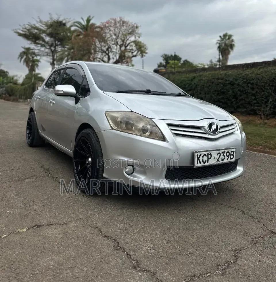 Toyota Auris 2010 Silver