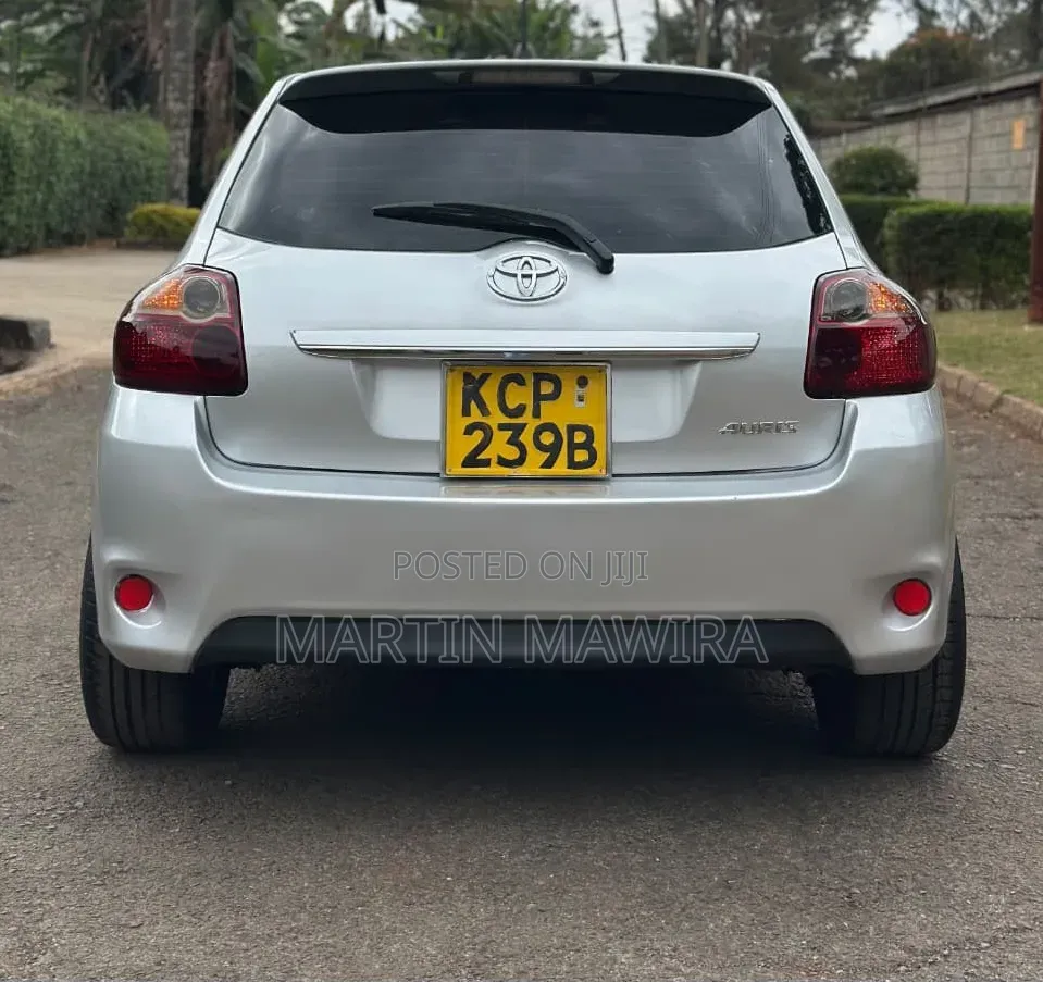 Toyota Auris 2010 Silver