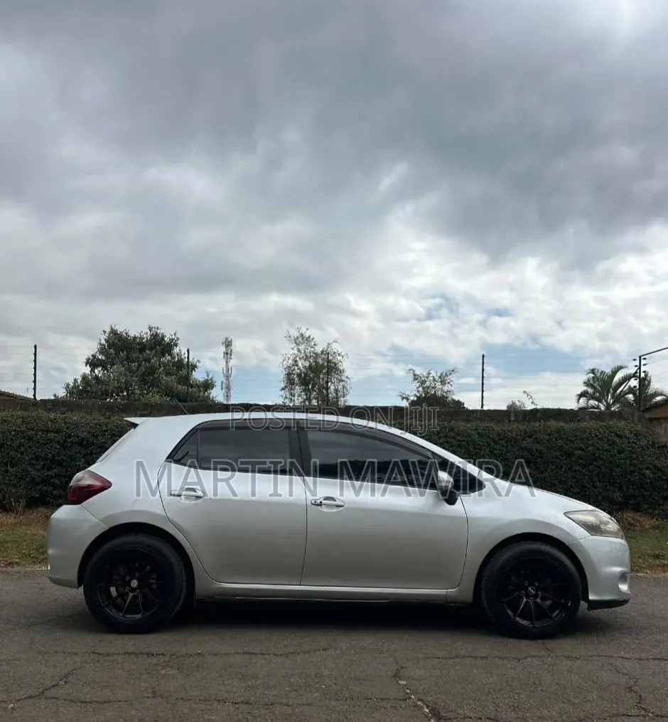 Toyota Auris 2010 Silver