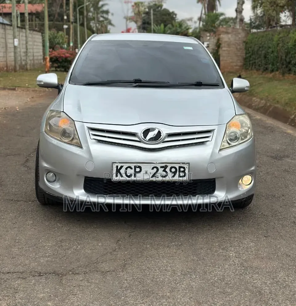 Toyota Auris 2010 Silver
