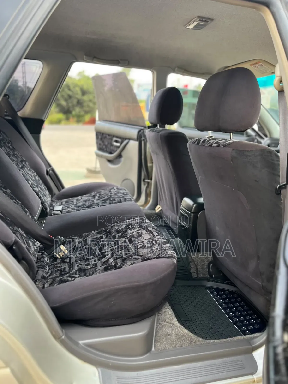 Subaru Legacy 2001 Gold