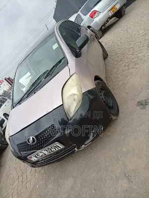 Toyota Vitz 2008 Gold