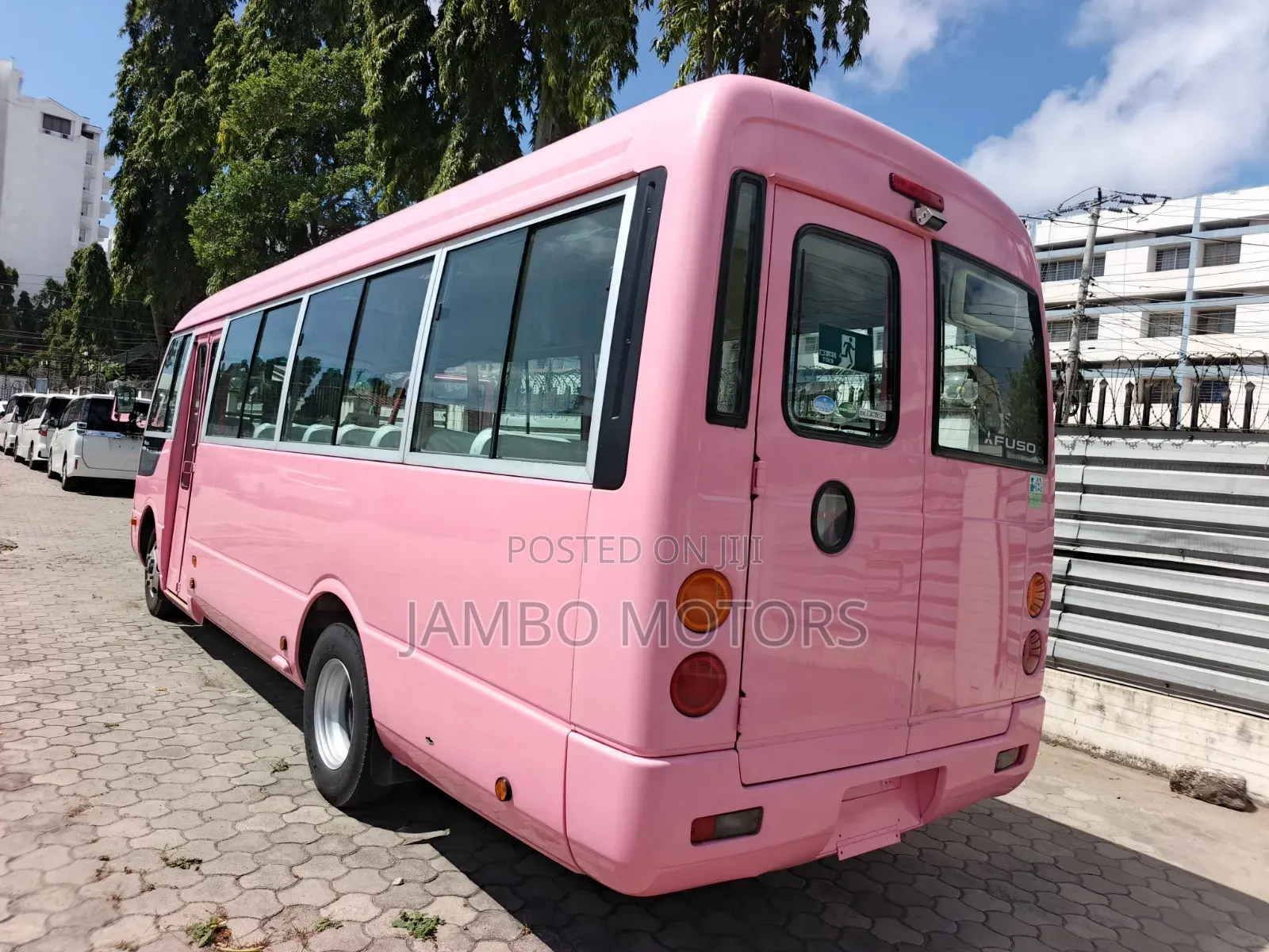 Mitsubishi Fuso Rosa 2020 Pink