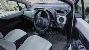 Toyota Vitz 2013 Silver
