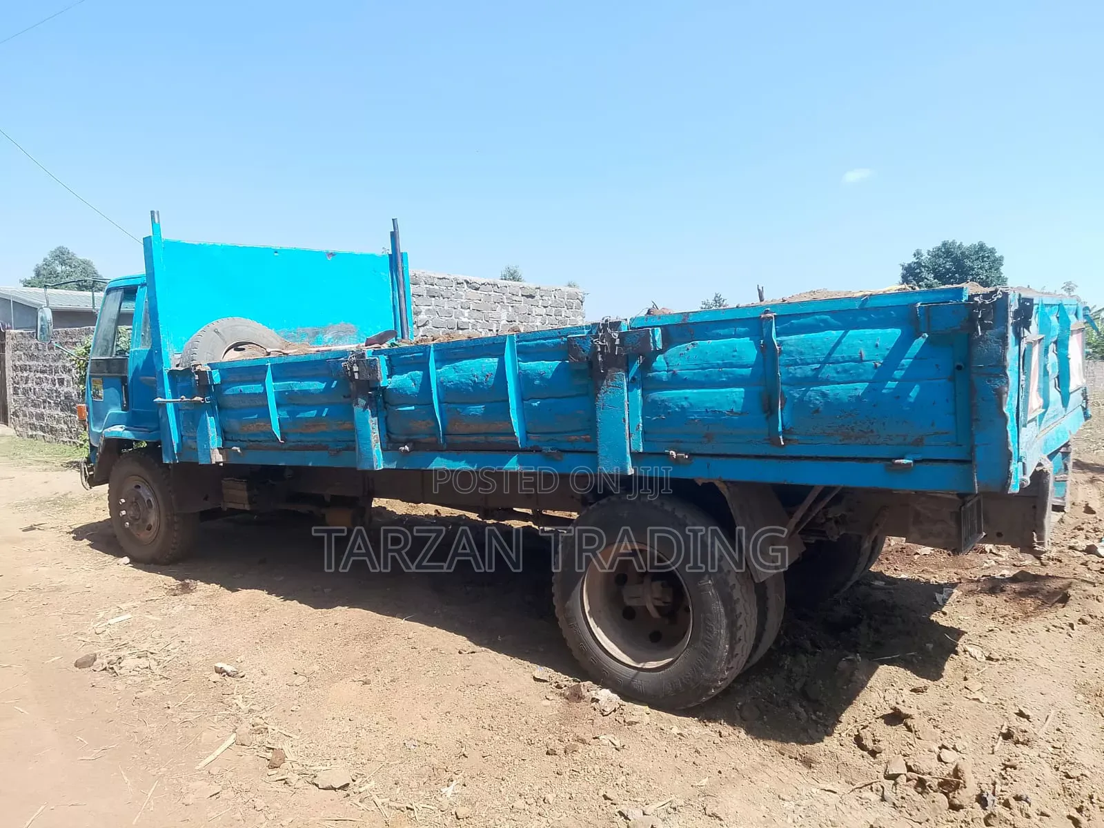 Operating Isuzu FTR 1986 Blue