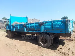 Operating Isuzu FTR 1986 Blue