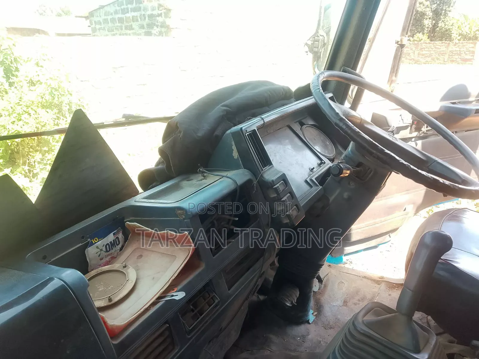 Operating Isuzu FTR 1986 Blue