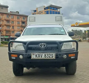 Toyota Hilux 2.5 Cab 2005 White