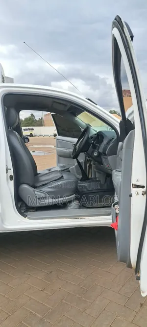 Toyota Hilux 2.5 Cab 2005 White