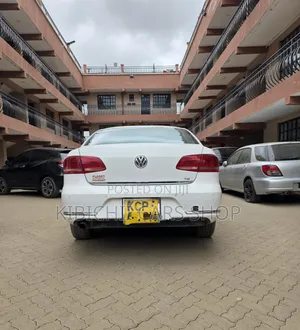 Volkswagen Passat 2011 White