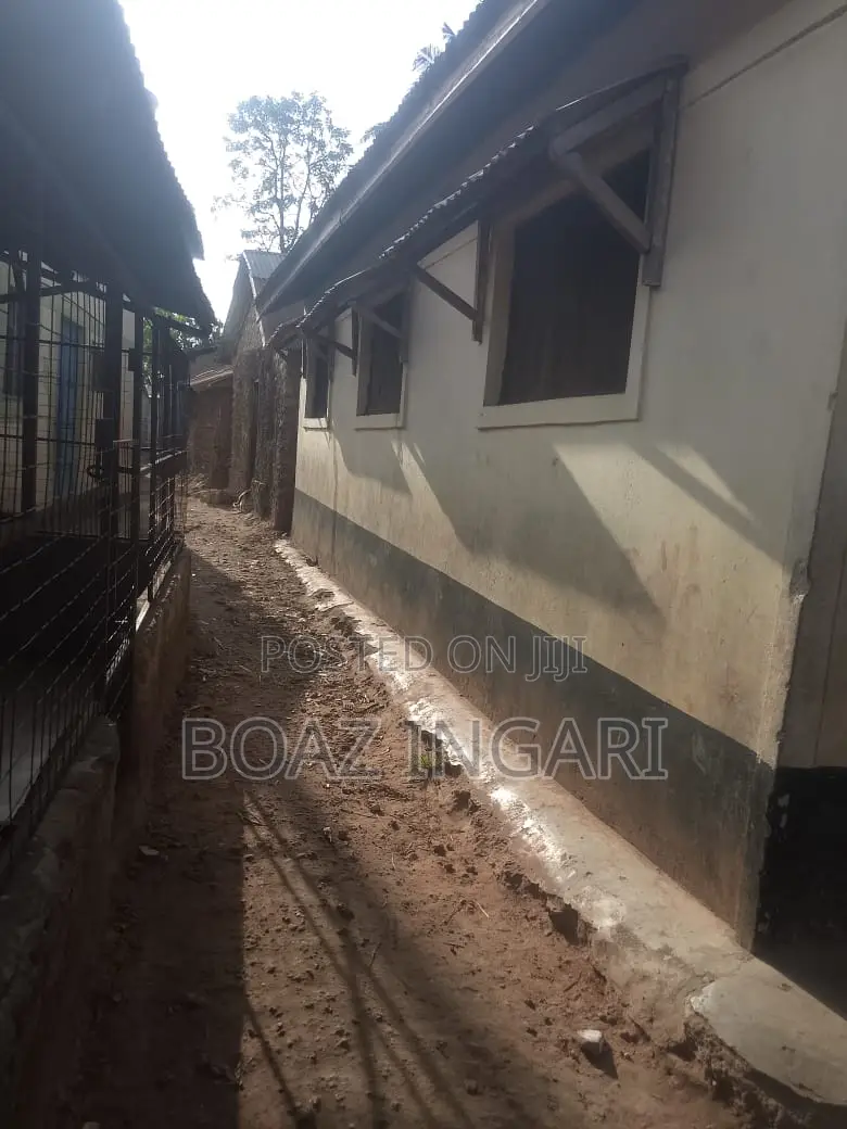 6bdrm House in Shanzu Bush-Bar Area for sale