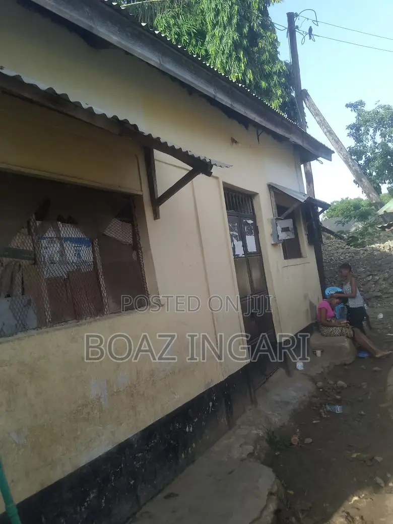 6bdrm House in Shanzu Bush-Bar Area for sale