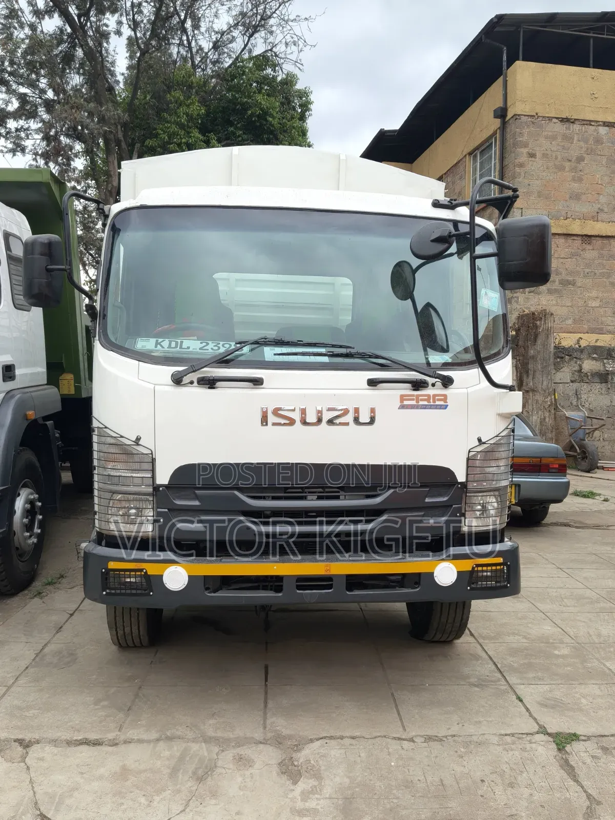Isuzu FRR90 2022 White