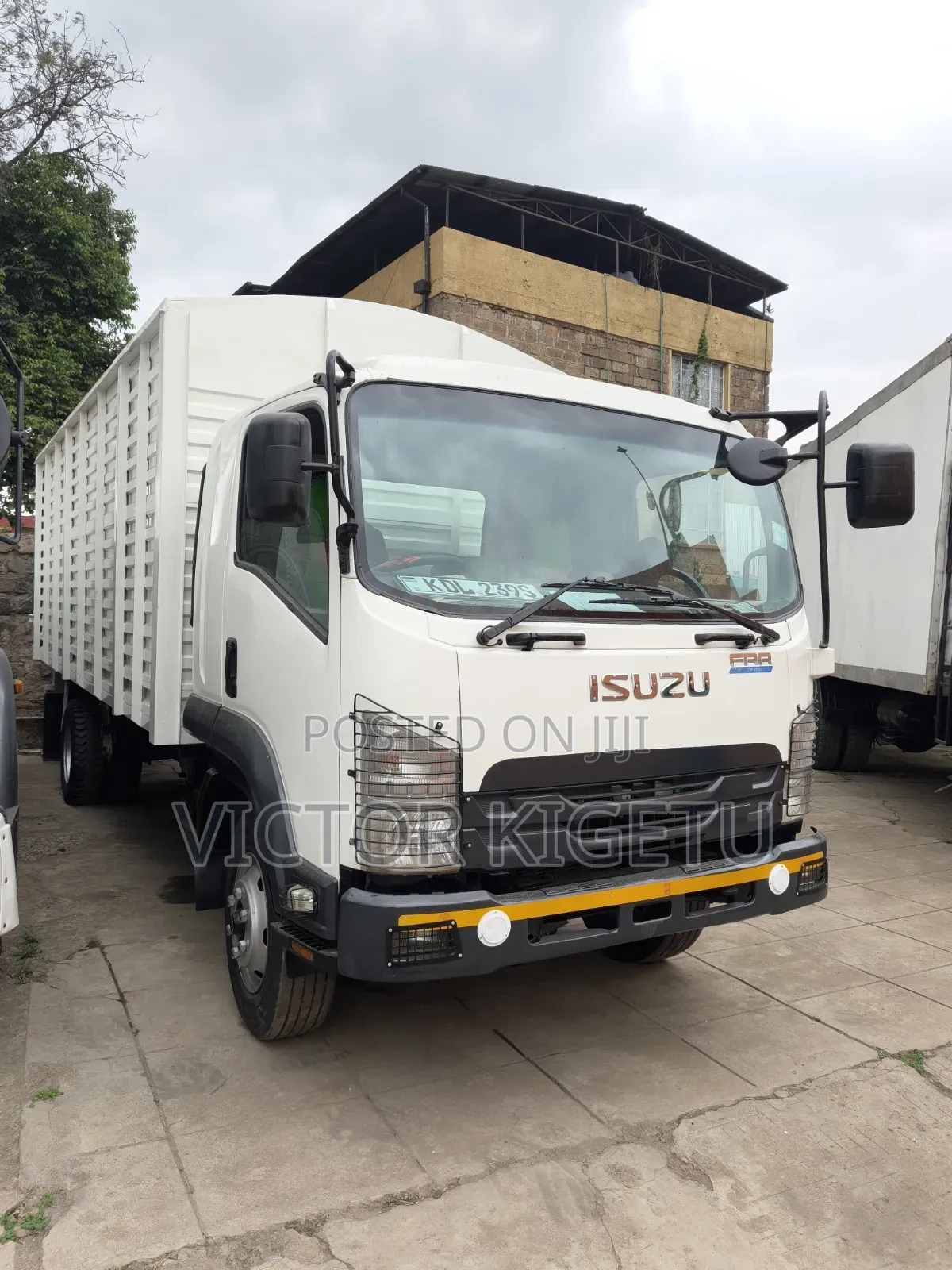 Isuzu FRR90 2022 White