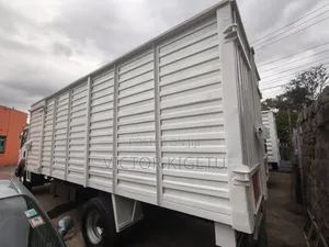 Isuzu FRR90 2022 White