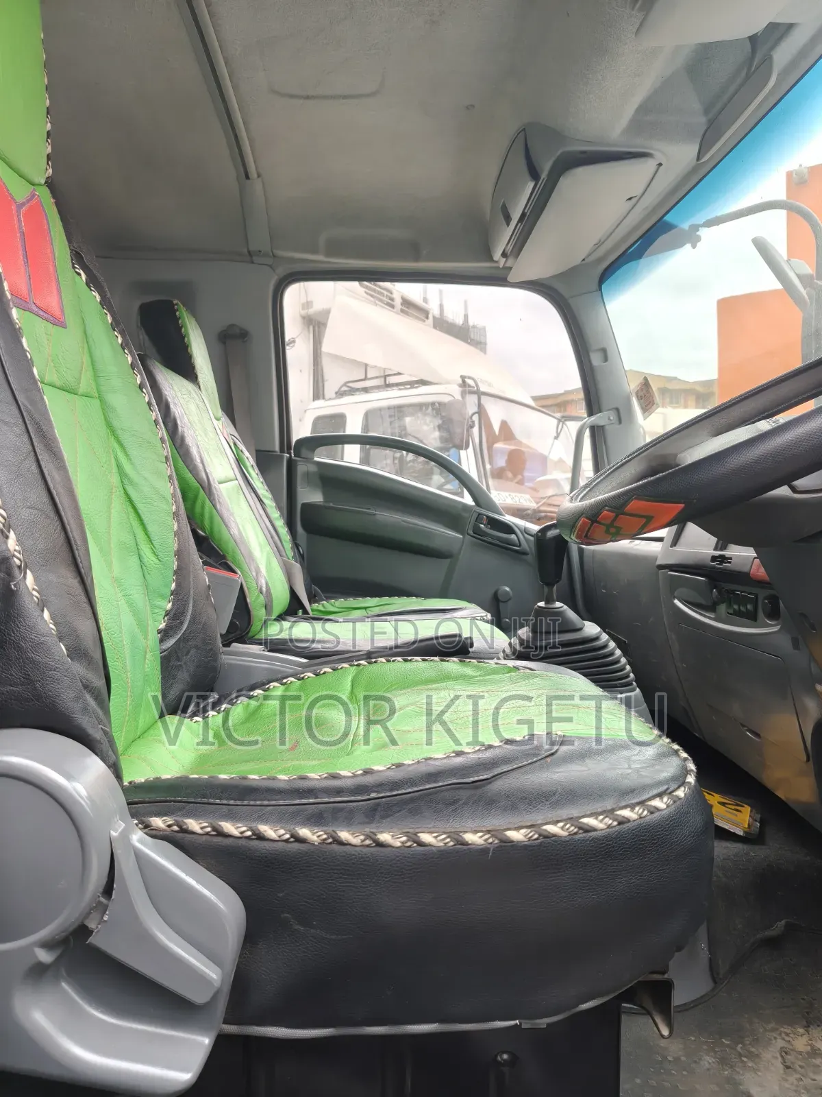 Isuzu FRR90 2022 White