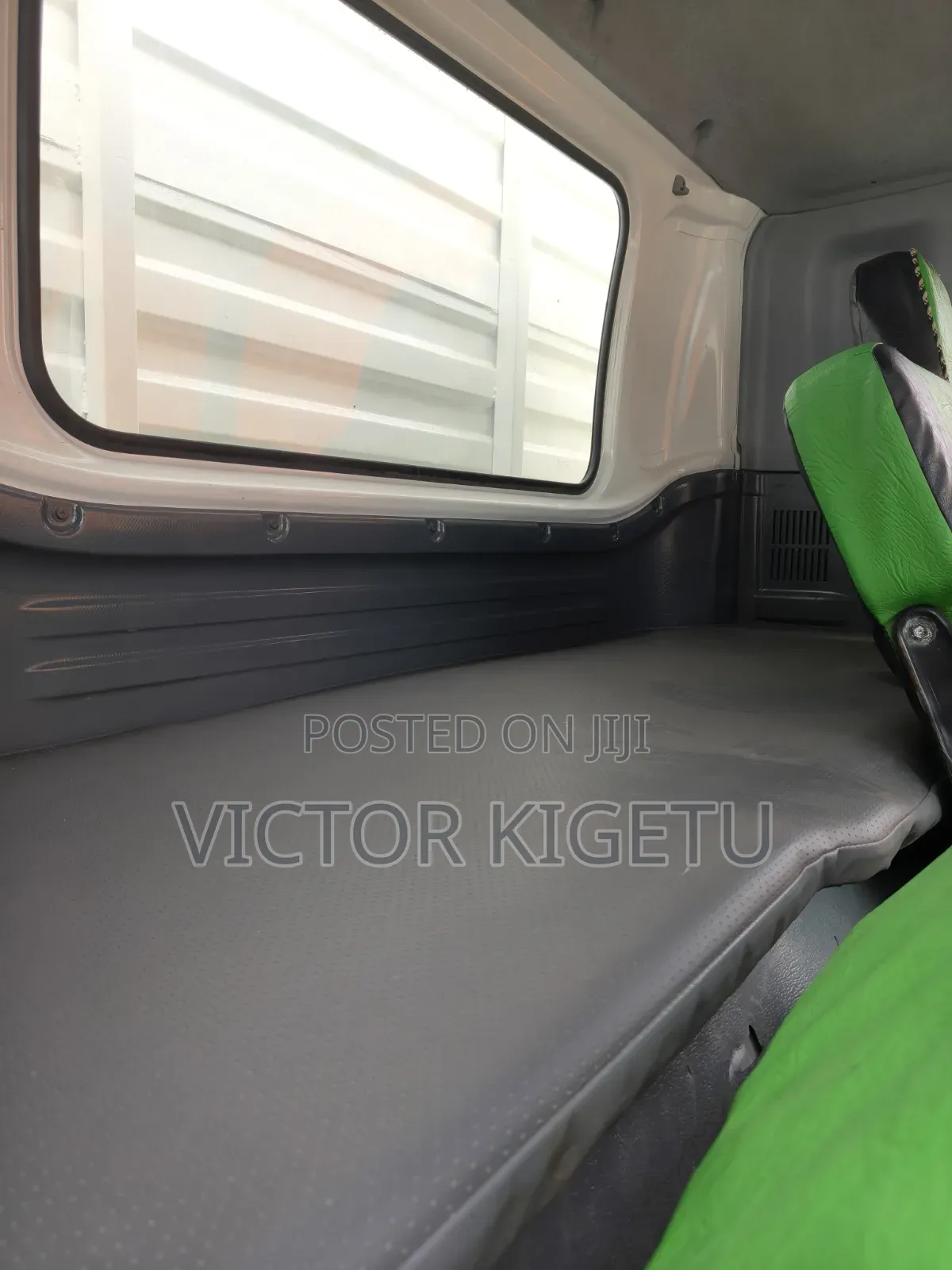 Isuzu FRR90 2022 White