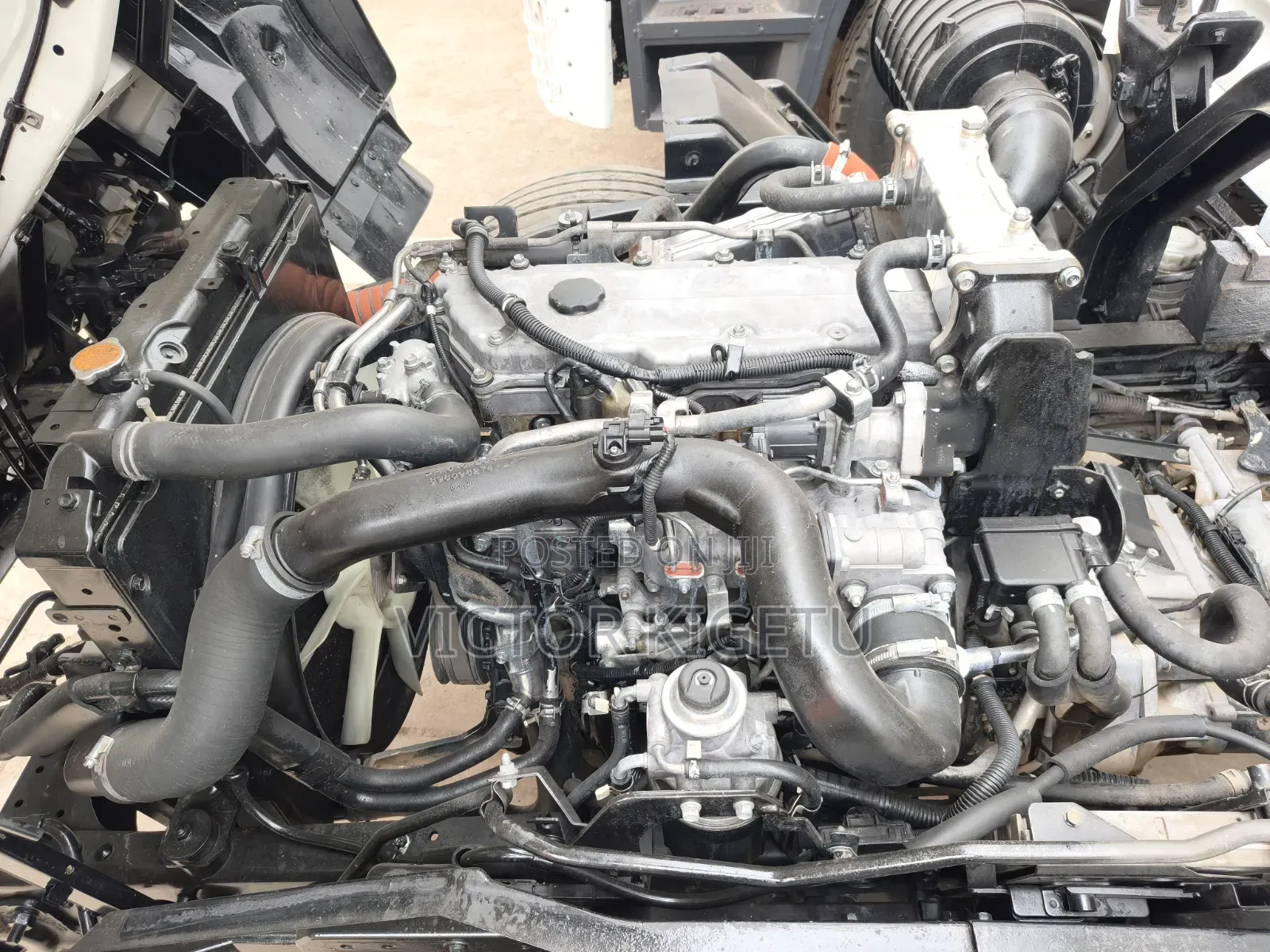 Isuzu FRR90 2022 White